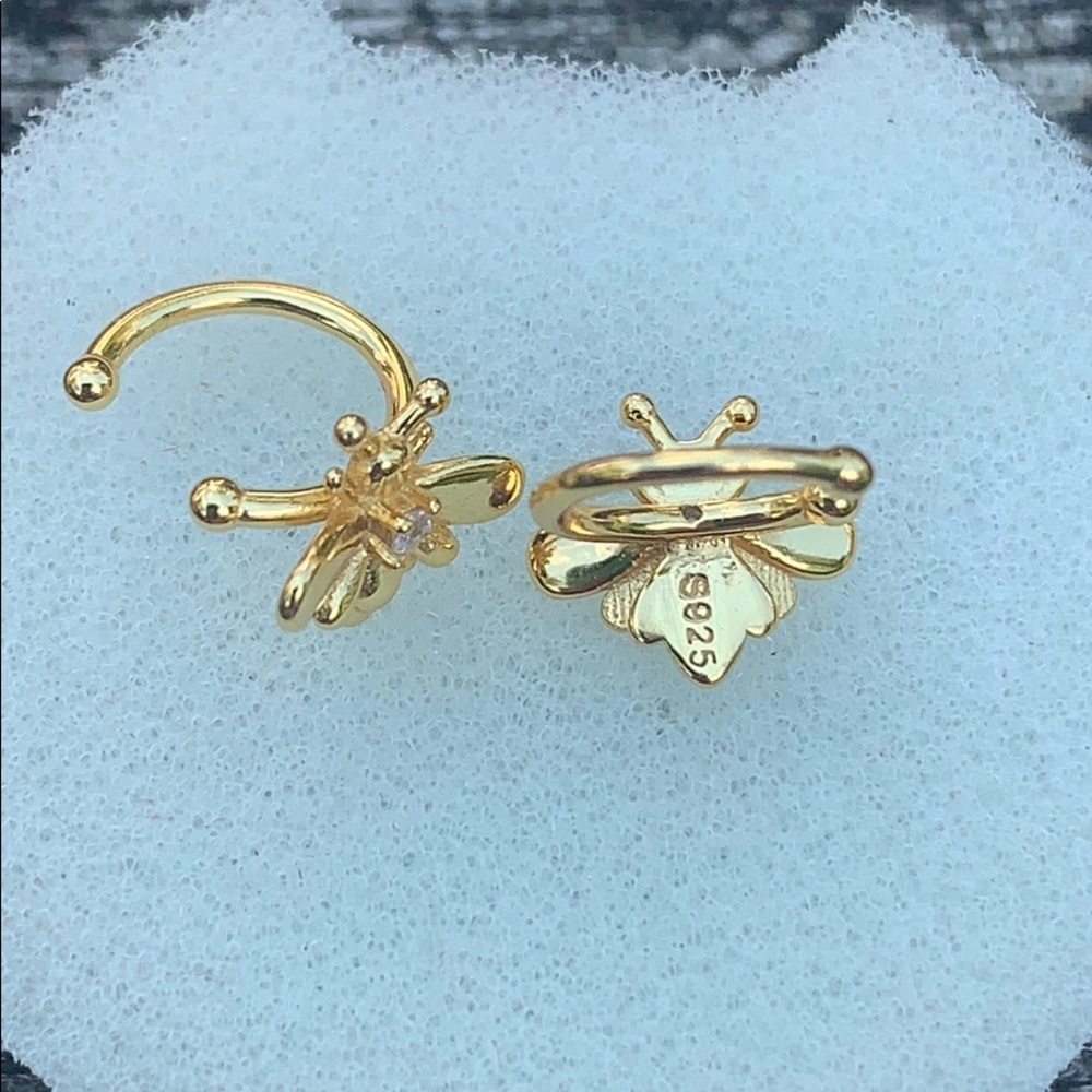 NEW Dainty Diamond Bee Ear Cuff 🐝 - Picture 7 of 7